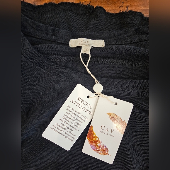 Chelsea & Violet Women's Black Knit Asymmetrical Top/Shirt Size Large NWT - Picture 3 of 5